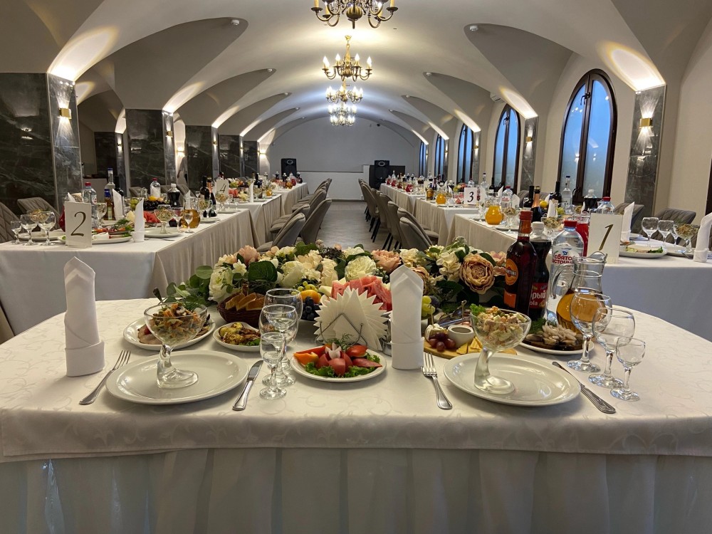 Зал с арочным потолком